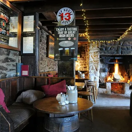 Coach Field Luxury tent Camp